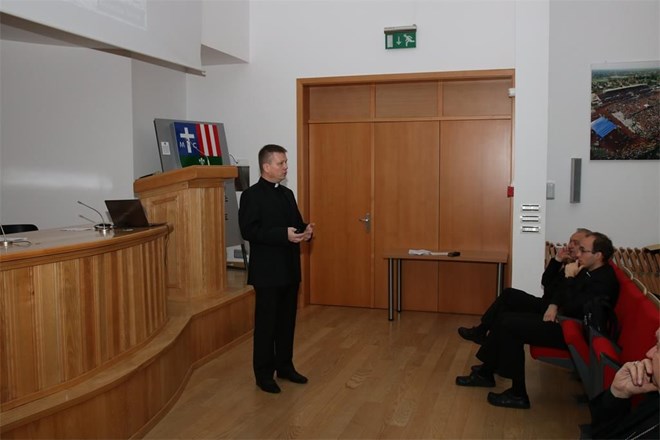 Doc. dr. sc. Krunoslav Novak s HKS-a na susretu svećenika govorio o svećeničkoj komunikaciji s medijima